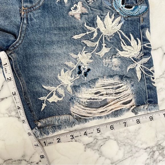 We the Free you’re my butterfly embroidered denim cutoff shorts size 25 - Picture 4 of 11